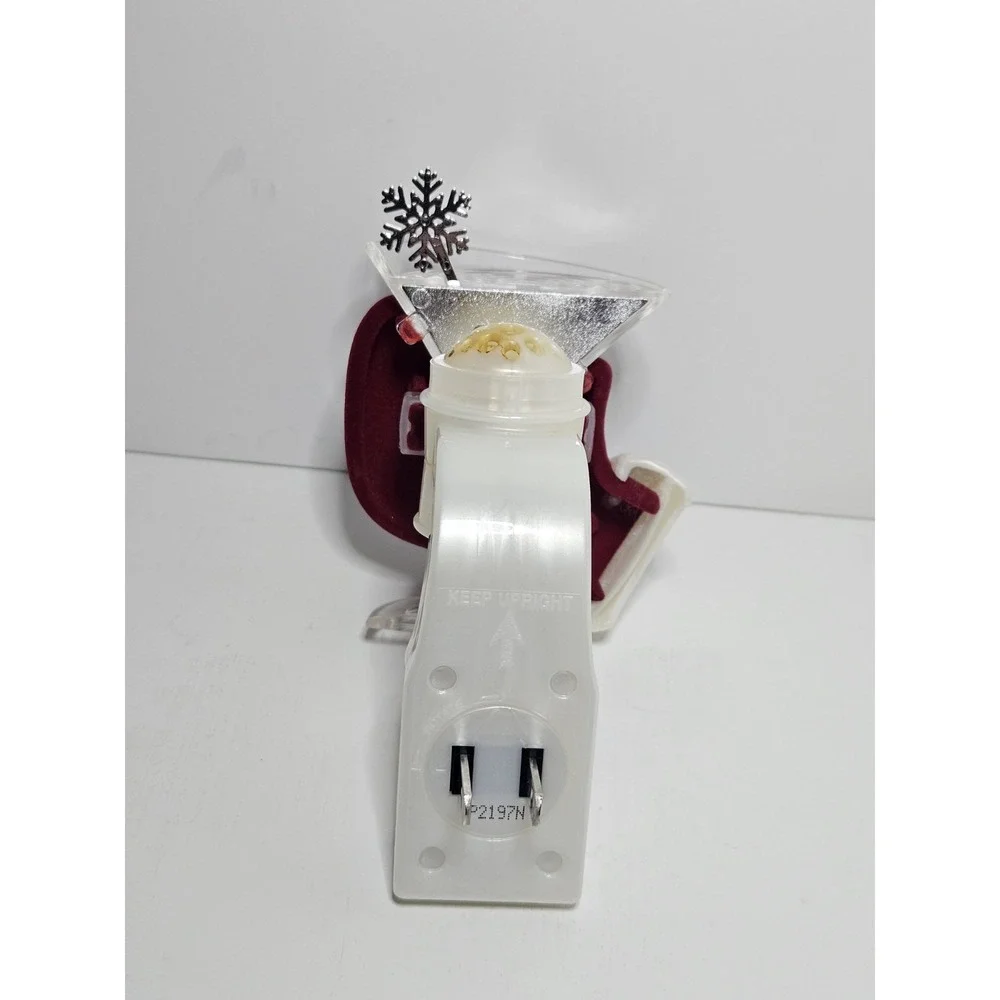 Bath & Body Works Holiday Santa Mitten Martini Wallflowers Fragrance Plug